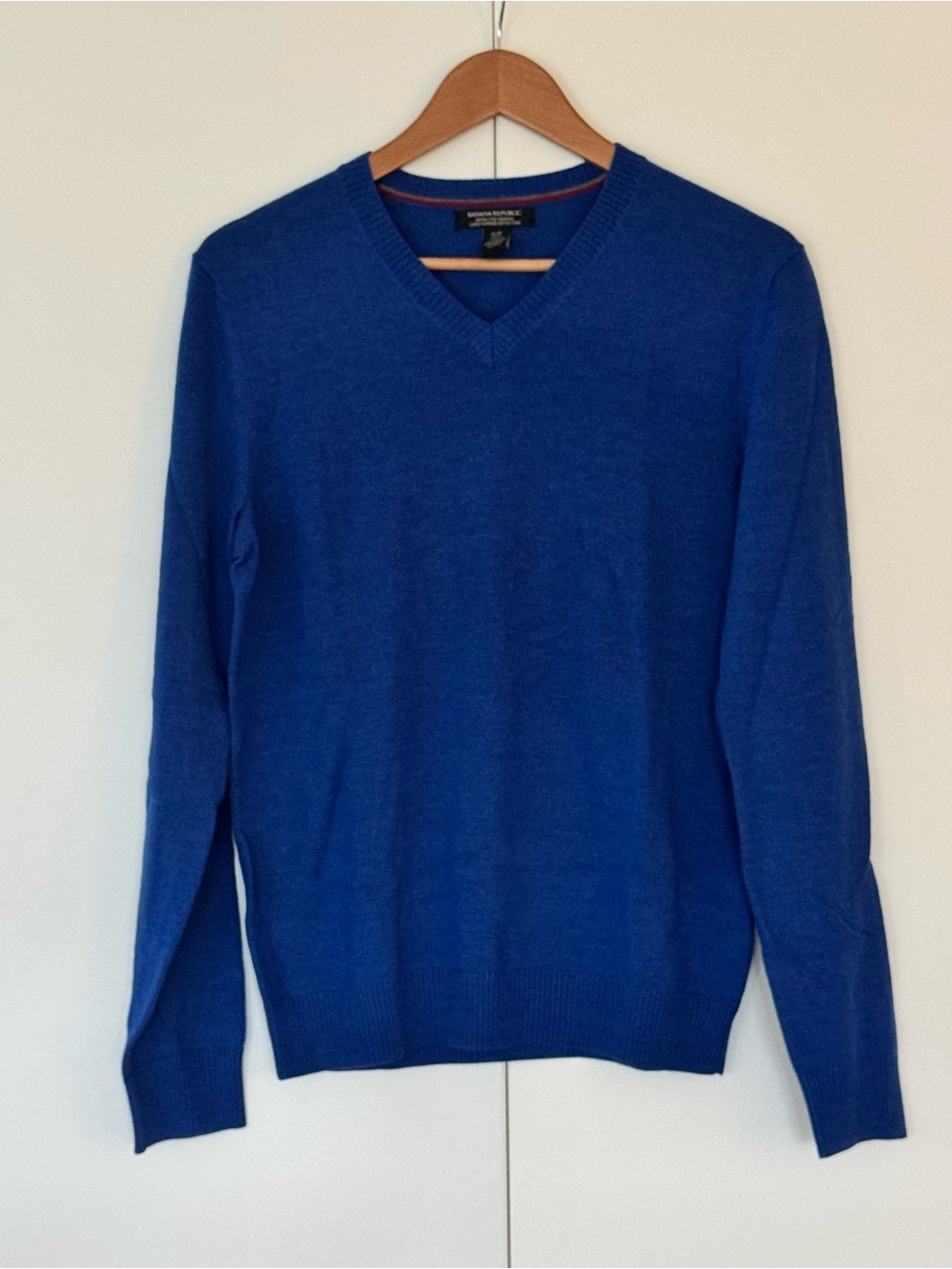Banana Republic 100% Extra Fine Merino Wool V-Neck Sweater S Royal Blue